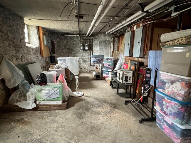 Building Photo - 108 Redlands Rd