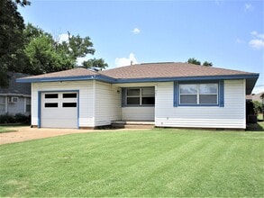 Building Photo - 403 W Tom Stafford Ave