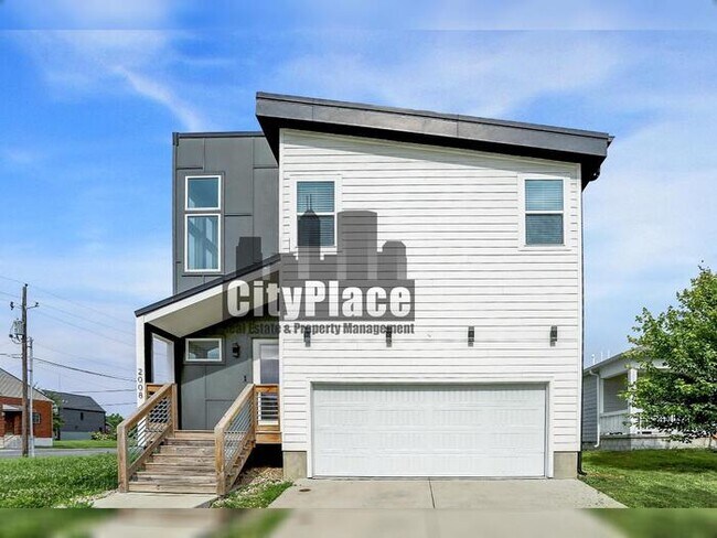 Photo - 2008 Yandes St House