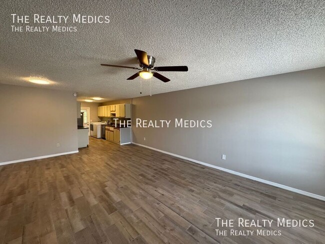 Foto del edificio - 836 W Rosewood Ln