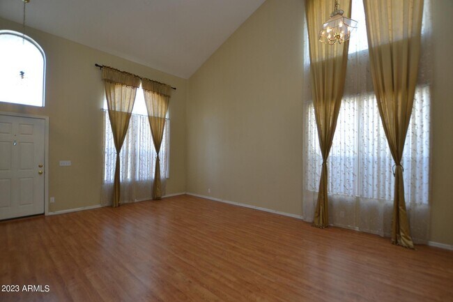 Foto del edificio - 1153 W Elgin St