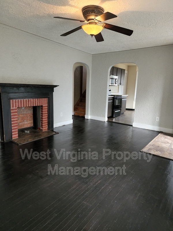 Building Photo - 203 Summers St