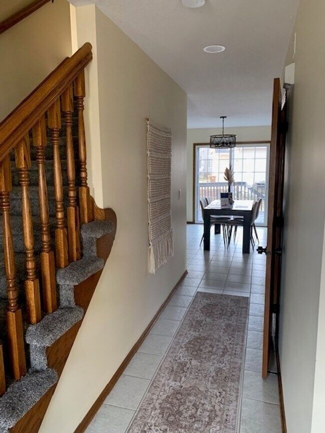Foto del edificio - 4 Bedroom Single Family Home in Urbandale