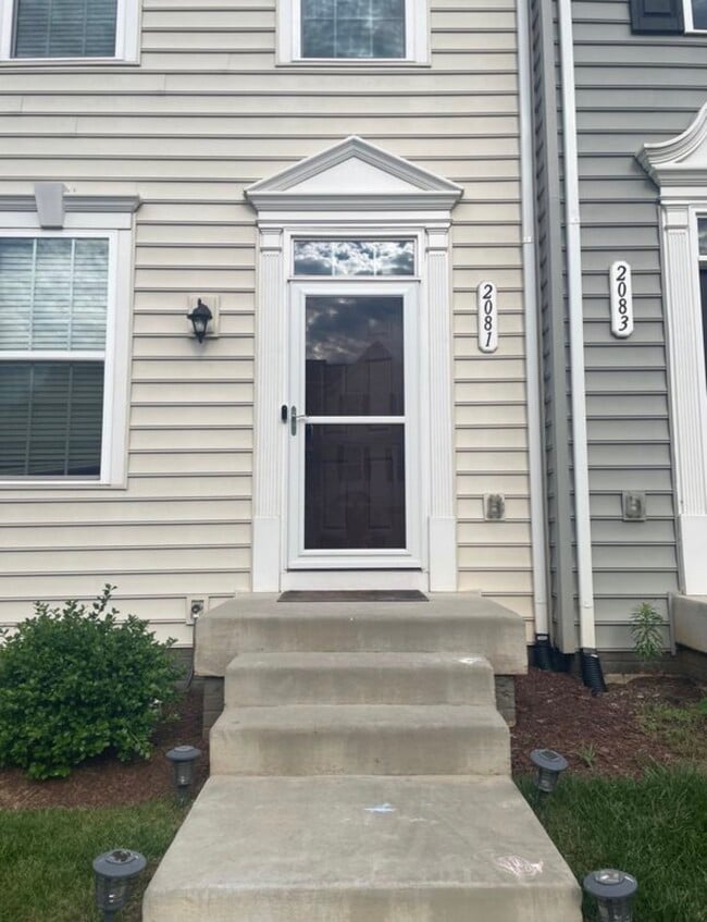 Building Photo - 2081 Elm Tree Ct