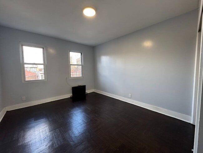 Building Photo - 1254 White Plains Rd