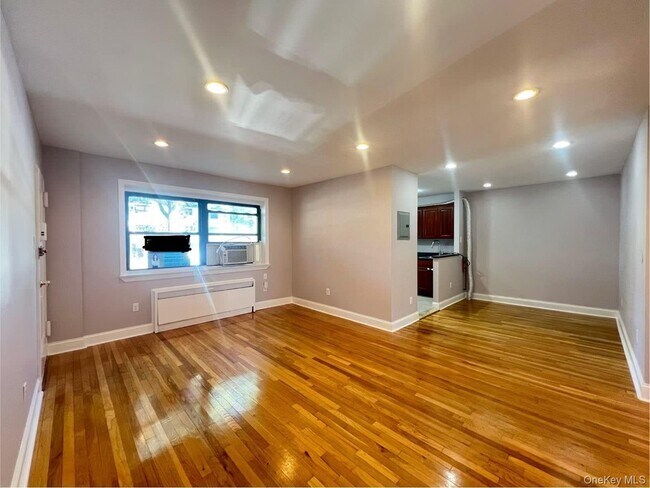 Foto del edificio - 136-10 Jewel Ave