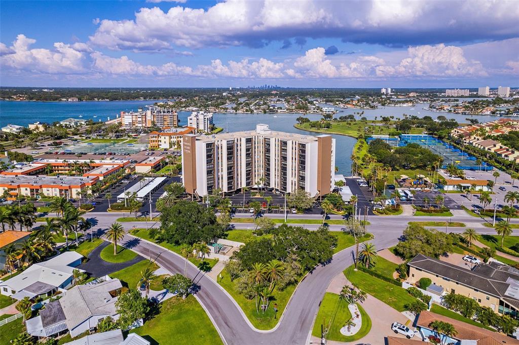 Foto principal - 10355 Paradise Blvd