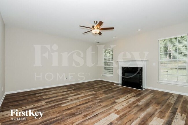 Foto del edificio - 105 Meandering Way Ln