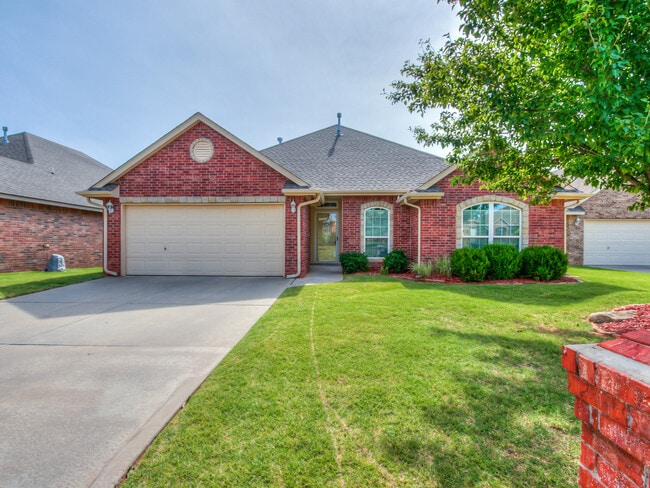 Building Photo - Gated Community + Edmond Schools + Lawn ca...
