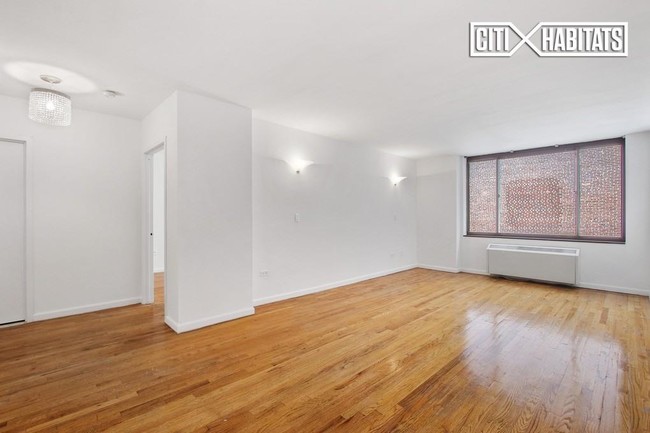 Building Photo - Manhattan Promenade