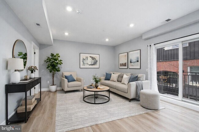 Foto del edificio - 2323 E Cabot St