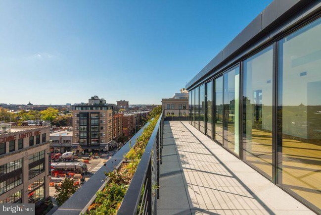 Foto del edificio - 1357 R St NW