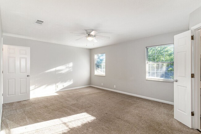 Foto del edificio - Beautifully maintained and move-in ready 3BR/2.5BA