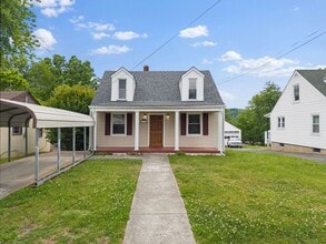 Building Photo - 1625 Padbury Ave SE