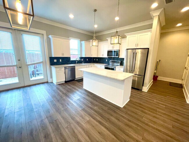 Foto del edificio - **MOVE IN SPECIAL-$500 OFF 1ST MONTH’S REN...