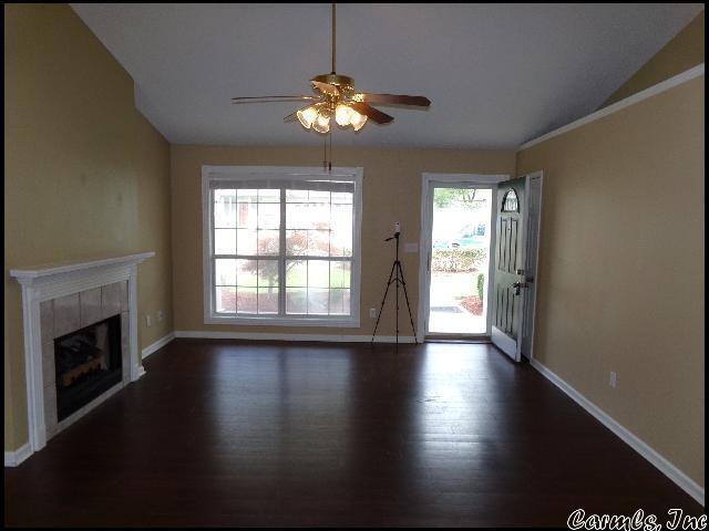 Building Photo - 1009 Foxwood Dr