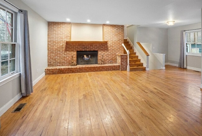 Foto del edificio - 1414 W Northeast Shore Dr