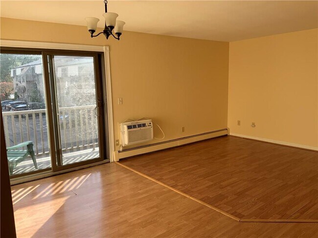 Foto del edificio - 23 Village Ct