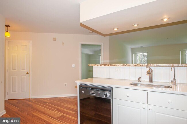 Foto del edificio - 5958 Founders Hill Dr