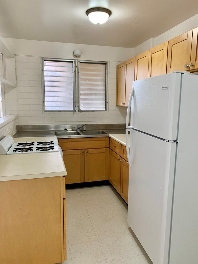 Primary Photo - 2755 Kapiolani Blvd