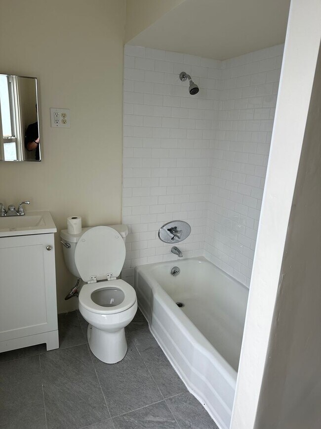 Foto del edificio - Nicely updated, pet friendly 1 bed near Porter Square in Cambridge!