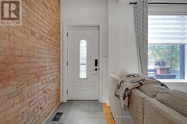 Building Photo - 17 Bertmount Ave