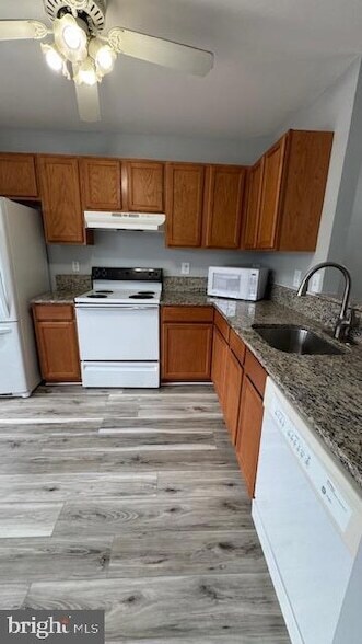 Building Photo - 7927 Foxcrest Ct