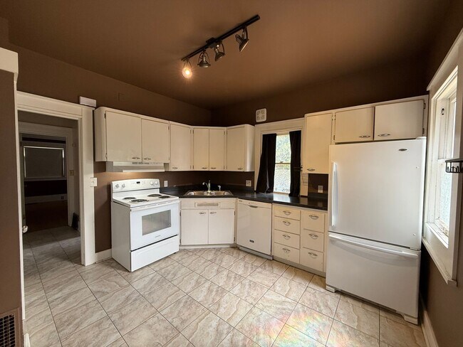 Foto del edificio - Vintage Victorian-Style Home | 3 Bed | 2 B...