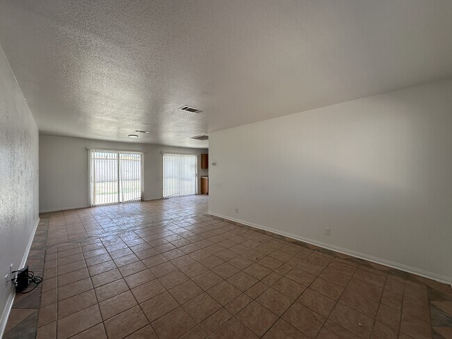 Foto del edificio - 6905 Singing Dunes Ln