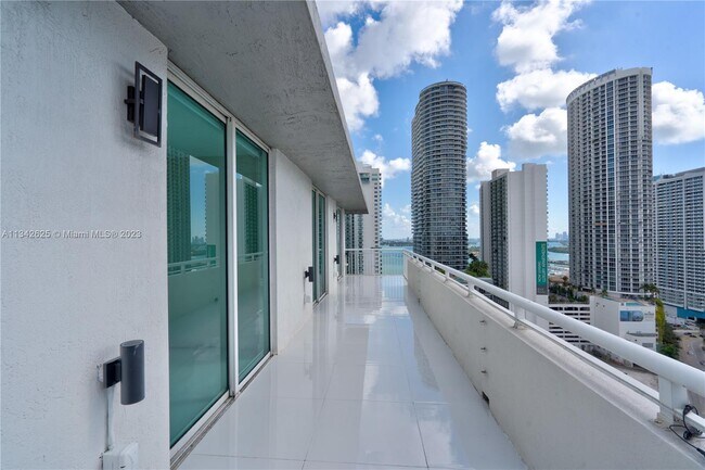 Foto del edificio - 275 NE 18th St