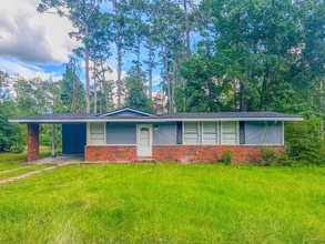 Building Photo - 1013 Hillside Dr