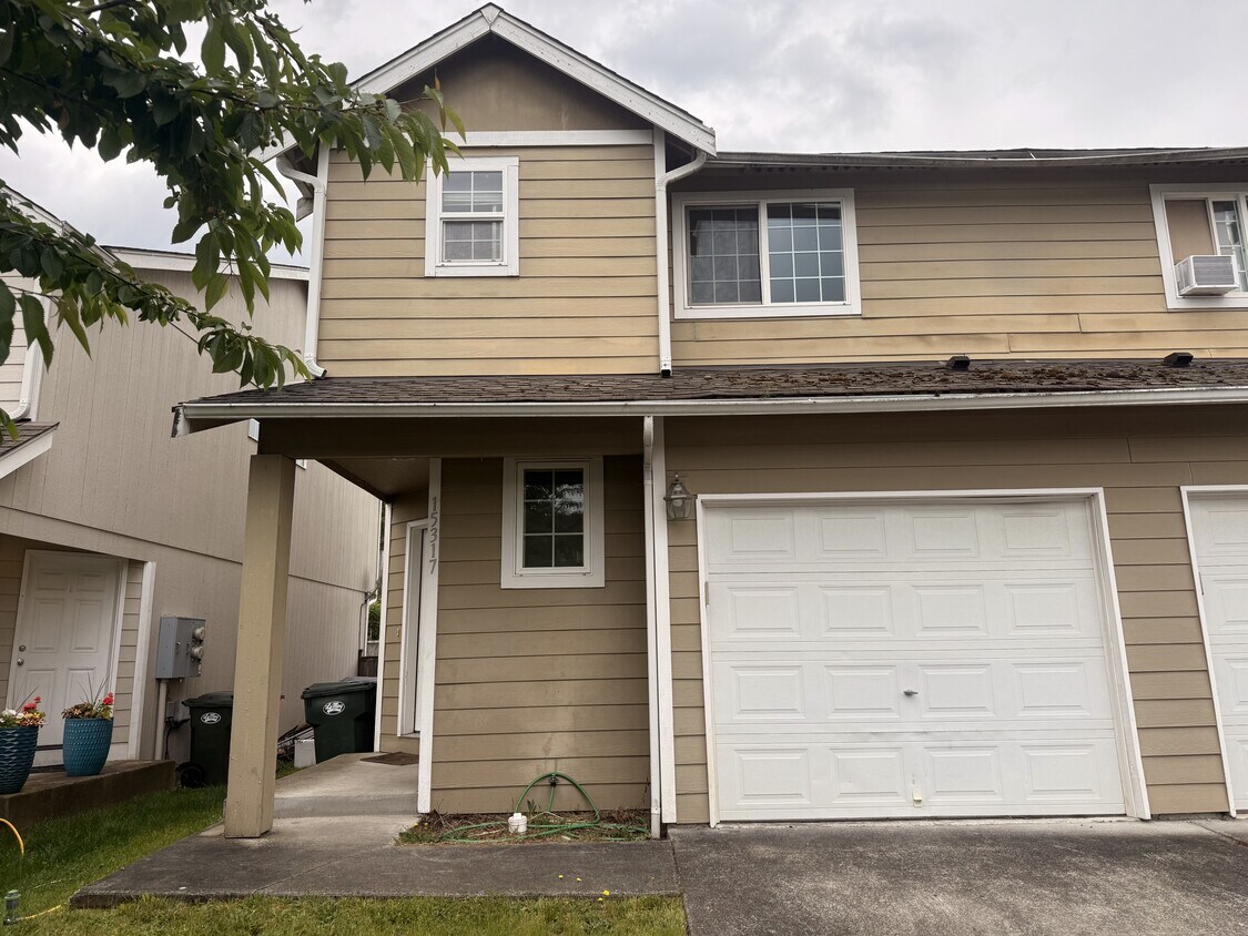 Foto principal - 15317 41st Ave E