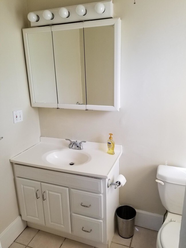 Foto del edificio - 471 New Britain Rd