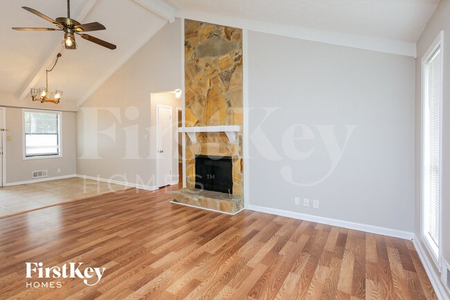 Foto del edificio - 2639 Windmere Dr NW