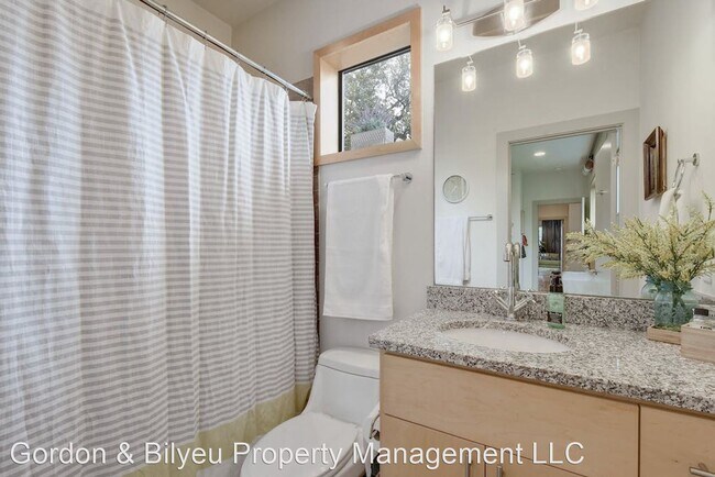 Building Photo - 3 br, 3.5 bath House - 2608 Del Curto #3