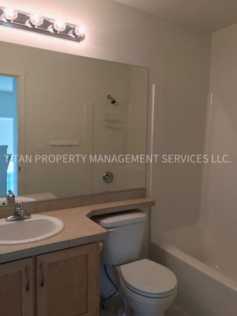 Foto del edificio - Beautiful Three Story Townhouse with Gas F...