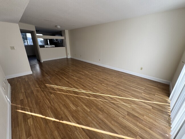 Foto del edificio - 142 North Beacon St