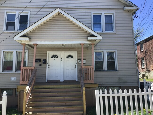 Foto del edificio - 186 Comstock St