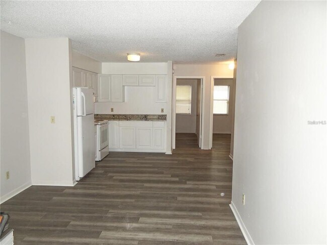 Foto del edificio - 9816 N 12th St