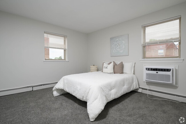 Building Photo - Glen Brook Apartments