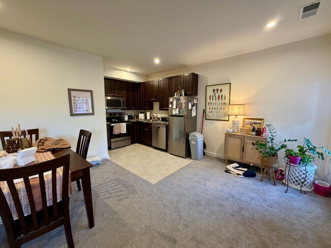 Building Photo - 1076 Delphi Ln