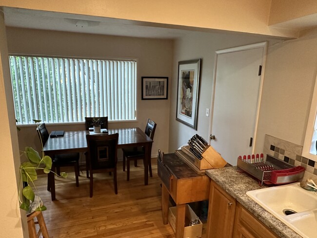 Foto del edificio - 3839 SW Marigold St