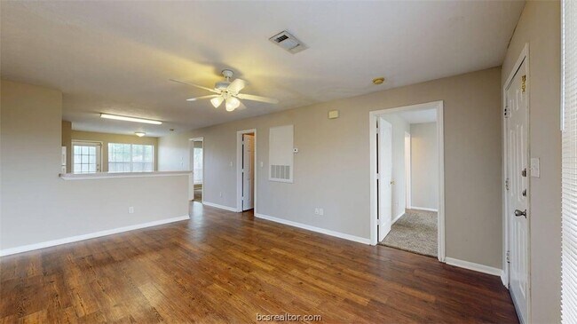 Foto del edificio - 1507 Hollow Hill Dr