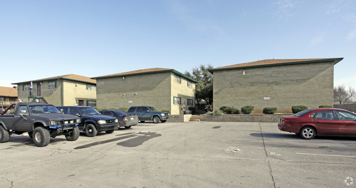 Building Photo - Aaron’s Courtyard