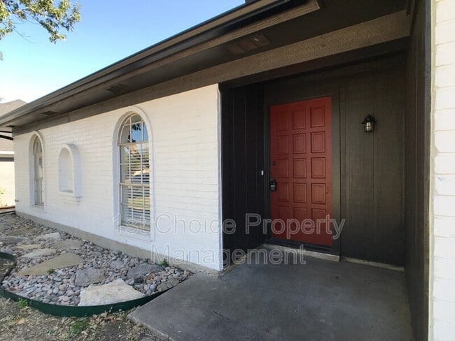 Building Photo - 6040 Blueridge Dr