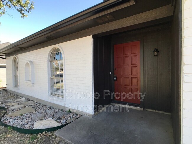 Foto del edificio - 6040 Blueridge Dr