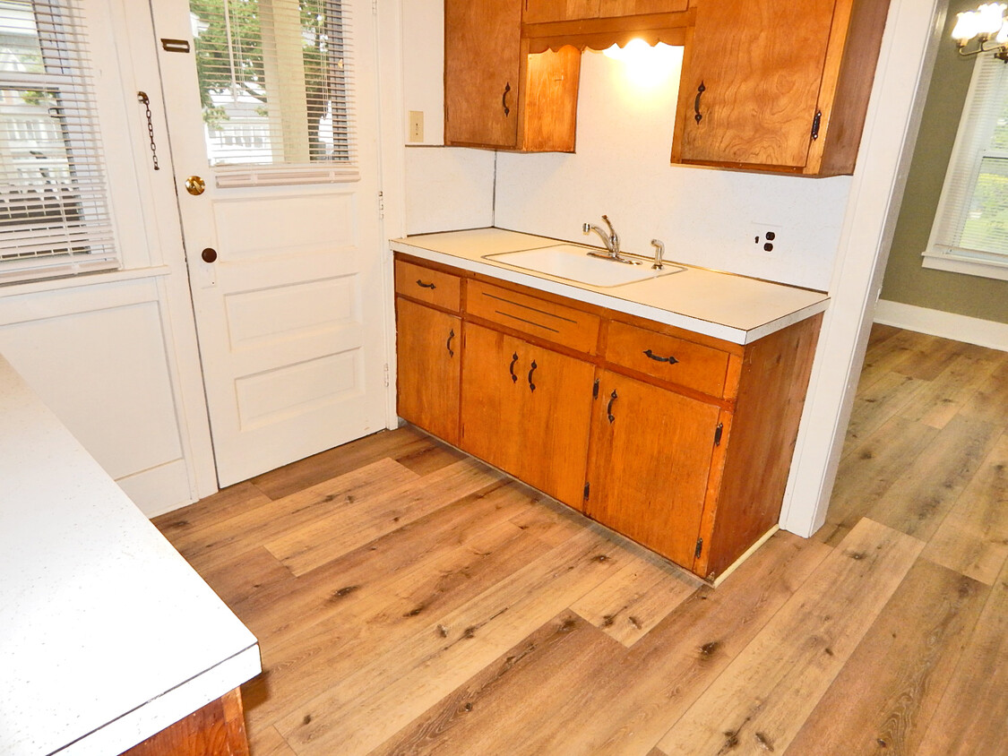 Foto principal - 237 E Elm St