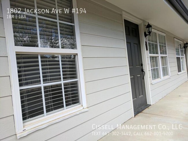 Building Photo - 1802 Jackson Ave W #194