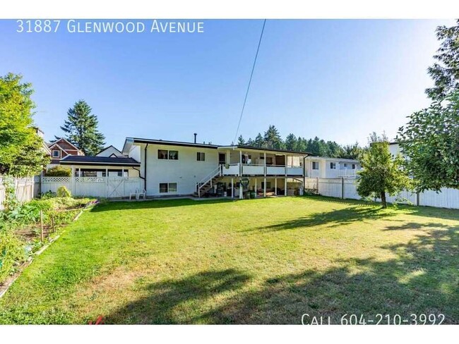 Building Photo - 5 Bedroom West Abbotsford House