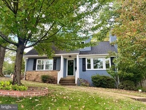 Building Photo - 3000 Edgehill Dr